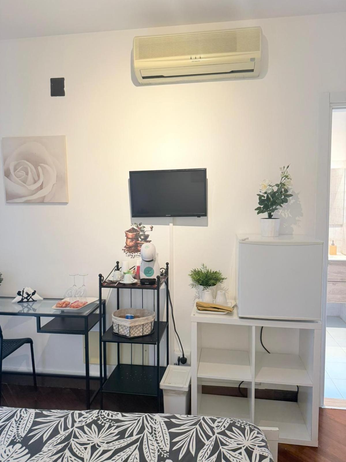 菲乌米奇诺 莱昂纳多罗马假期旅馆酒店 外观 照片